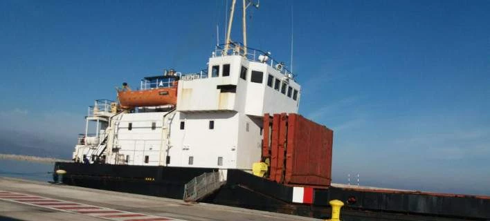 Απομακρύνεται το πλοίο-βόμβα από το λιμάνι του Ηρακλείου -Φυλάσσονται με ασφάλεια τα εκρηκτικά